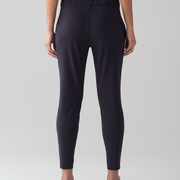 Lululemon On The Fly Pant *Woven 28" Midnight Navy Size 8 - Picture 1 of 8